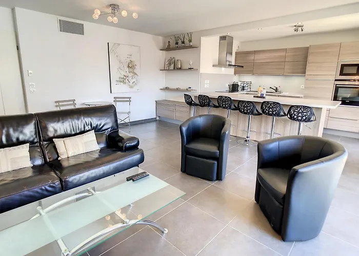 3 Bedrooms, 3 Bathrooms Central Cannes Lecerf 411