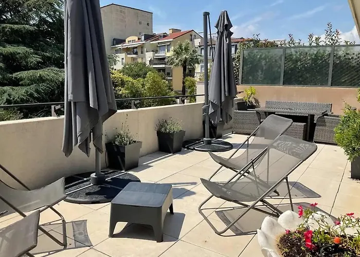 Toit Terrasse Dans Residence Avec Piscine