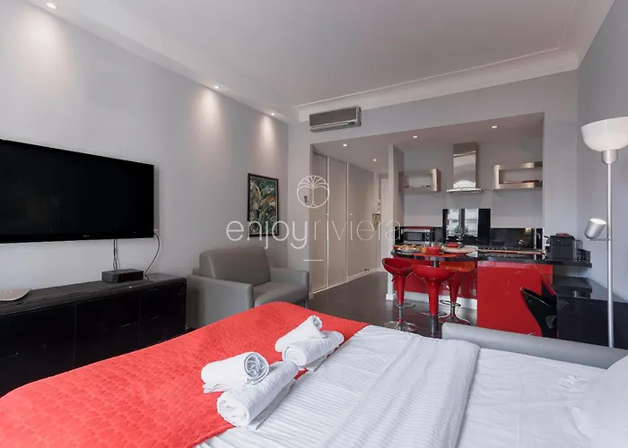 Palais Miramar - Suite & B31 - Croisette Emplacement Unique - 20M Plage - Wifi - Clim