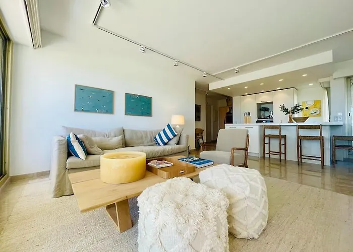 Le Bluebay - Luxurious 2 Bedrooms Seaview Swimming Pool Carpark