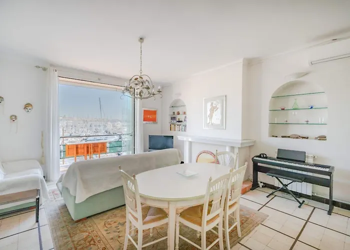 Wonderful 3 Bedroom Overlooking The Old Port