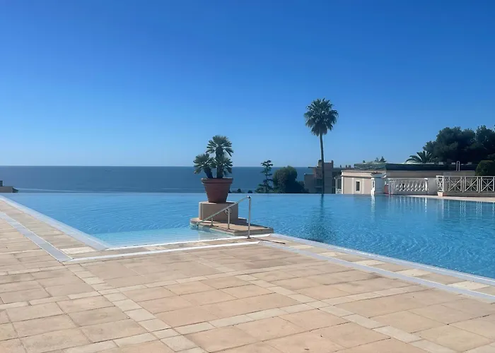 Residence De Charme Avec Piscine A Debordement