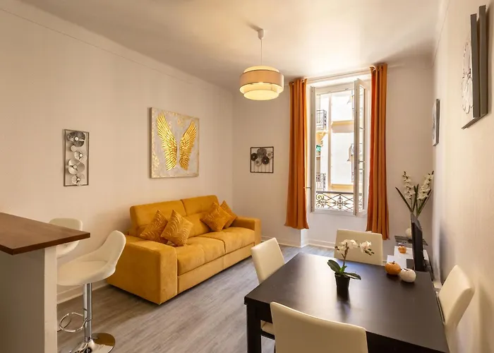 Elegant 2 Rooms In The Heart Of Cannes