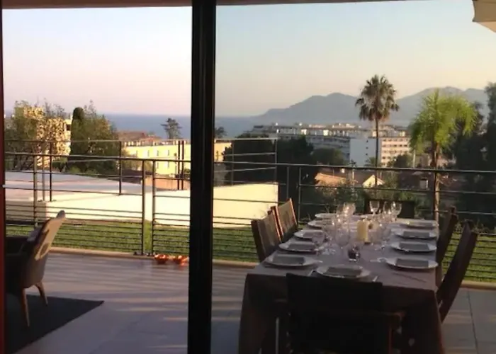 B002 - Superbe Appartement Avec Vue Mer Et Piscine