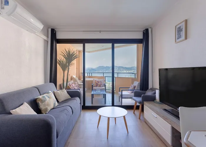 Serene Azure Apt With Riveria View