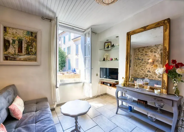 New 2-Bed Central Cannes Apt