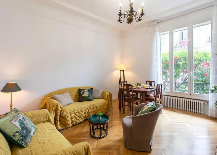 Cannes Holidays - Charmant, Authentique, 3 Chambres, Calme, Palais & Plage