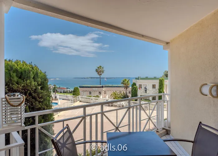 Studio Vue mer et Piscine Climatisation Wifi