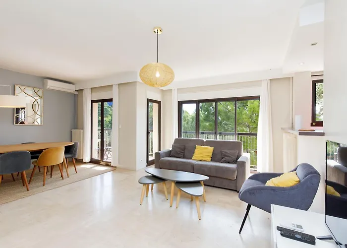 Appartement 3P 71 M2 Avec Parking Gratuit A Cannes