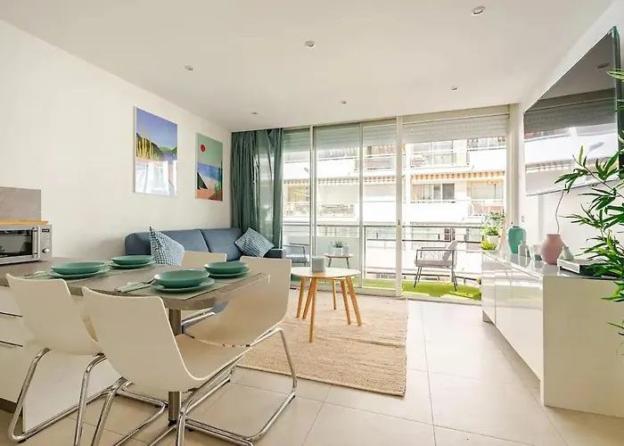 Magnifique 2 Pieces Avec Balcon Proche Martinez Et Croisette