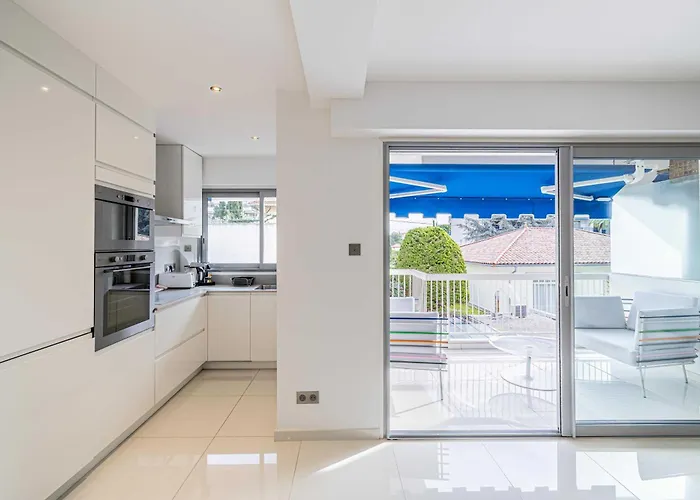 Beautiful Apartment With Sunny Terrace