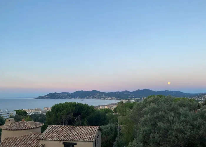 Charming Villa-Appartement With A View On The Sea Of 95 M2