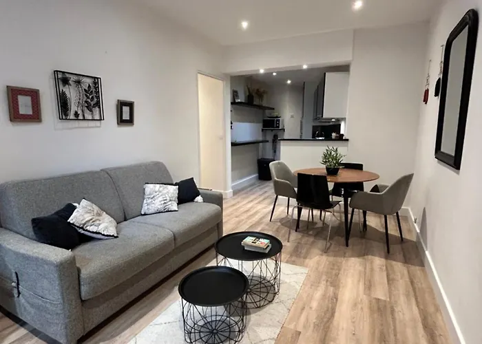 2P Renove En 2025 -Cannes Centre- Palais Des Festivals -