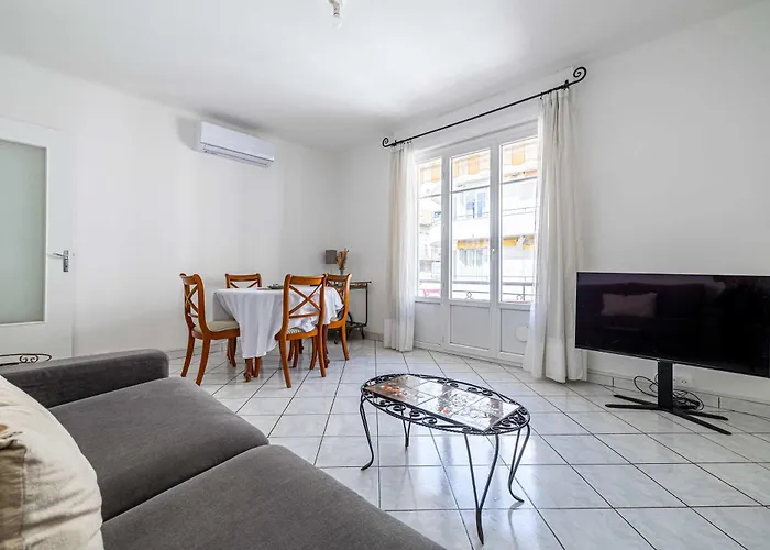 Le Connemarra Avec Balcon, Lumineux Et Calme A Cote Du Centre