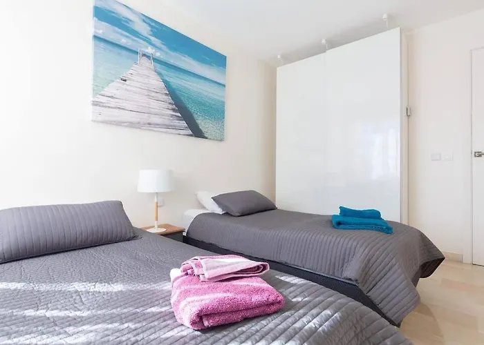 Le Corail Spacieux Avec Beau Et Ample Balcon, Au Centre, Ideal Pour Familles Et Petits Groupes
