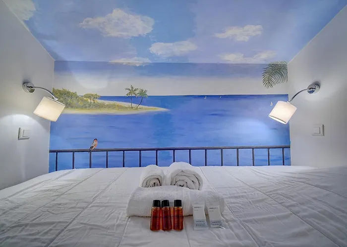 Exceptionnel 3 Pieces Avec Terrasse Vue Sur Vieux Port Centre Ville L! A2B195