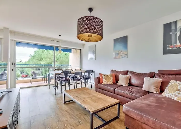 Lovely 2Br Flat With Terrace And Parking Near The Beach