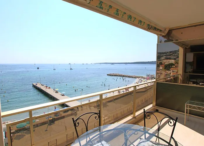 Cannes Palm Beach - Beachfront Apartment