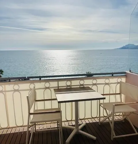 Appartement Face Mer Proche Palais
