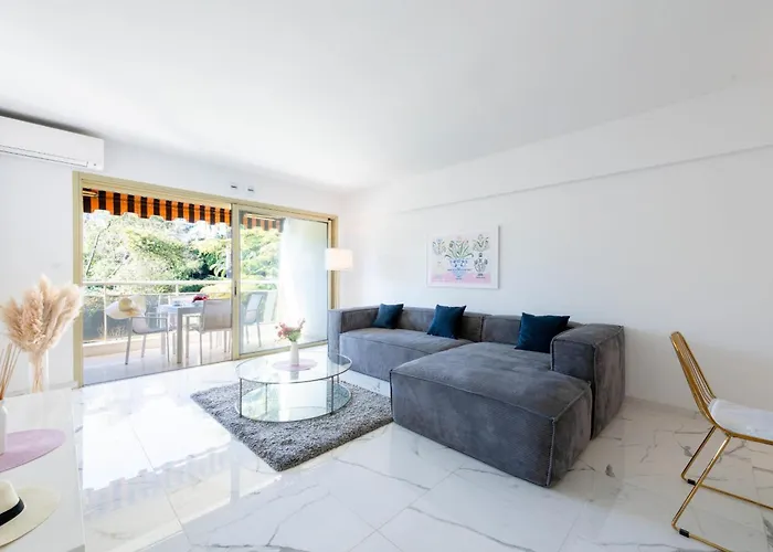 Spacious 2-Br Apartment In A Residence With Pool