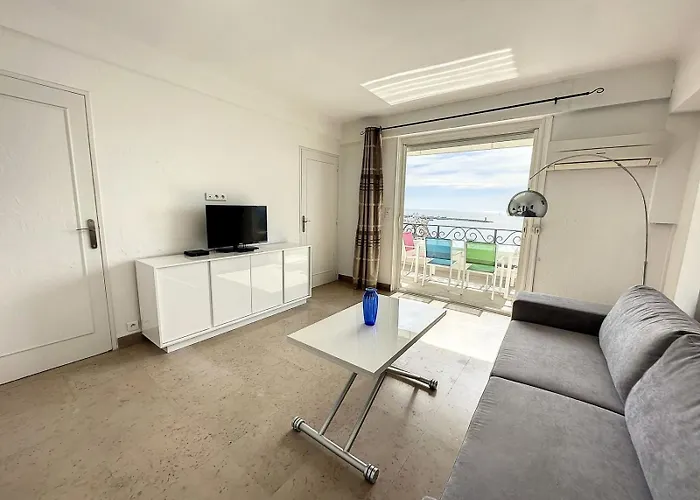 One Bedroom Apartment With Stunning Sea View On La Croisette