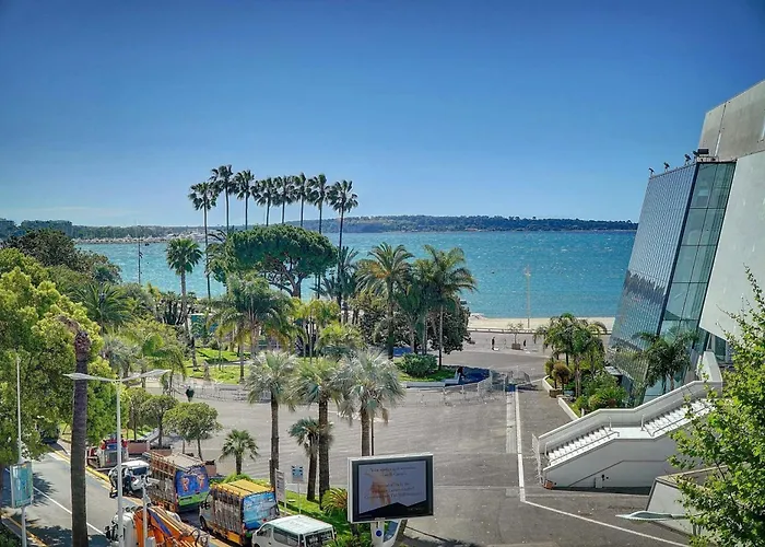 Ref 1392 - Cannes Palais Des Festivals Apartment For Rent