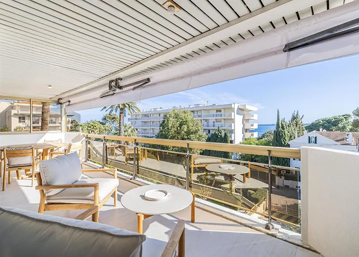 Ref 1980 - Cannes Palm Beach Sea View