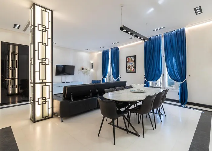 110 M2 Golden Square, Renovated, 20Metres Croisette, Parking Private