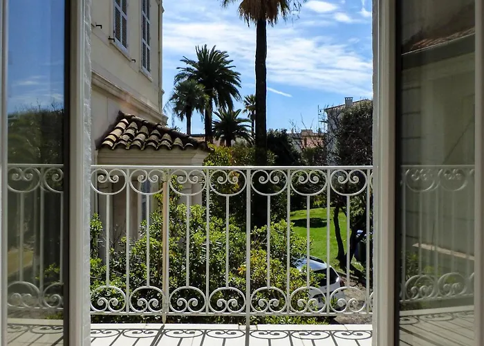 Villa Divona - 1 Bedroom Apartment, Pool & Beach 5Min Away