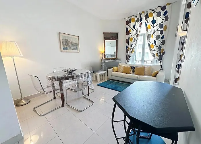 2 Bedroom Forville. 8 Mins From The Palais. 328