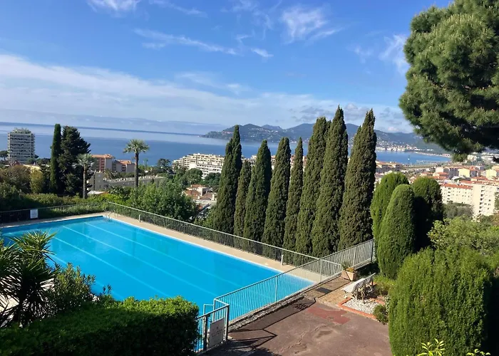Studio Calme Et Elegant Avec Vue Mer