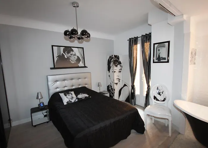 From Hollywood To Bollywood 2 Bedrooms 2 Bathrooms - 1 Min From Croisette&Beach, 12 Min From The Palais
