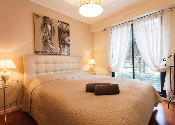Carlton Riviera Apartment