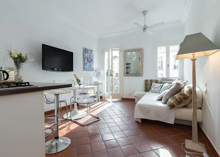 A Lovely Split Level Townhouse In The Heart Of Cannes Next To The Marche Forville And The Palais 1749