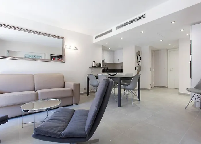 Carlton Area: New 2 Beds / 2 Baths