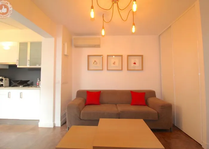 Alc - Jj481 - 9 Min Palais And Beaches