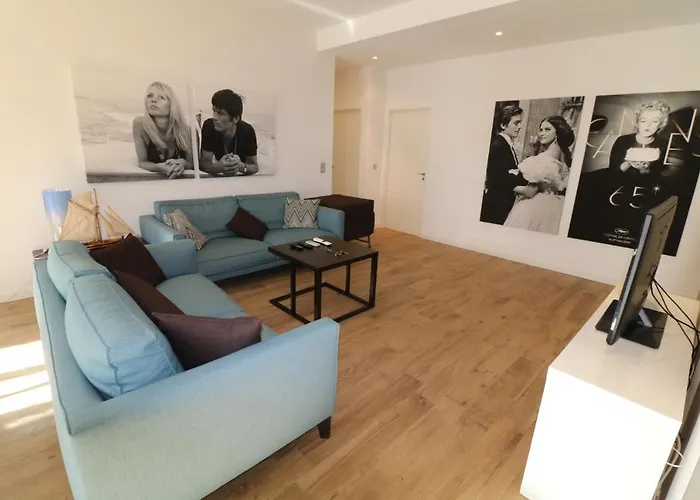 Luxury, Central 3 Bedroom, 3 Bathrooms 5 Mins From The Palais 410