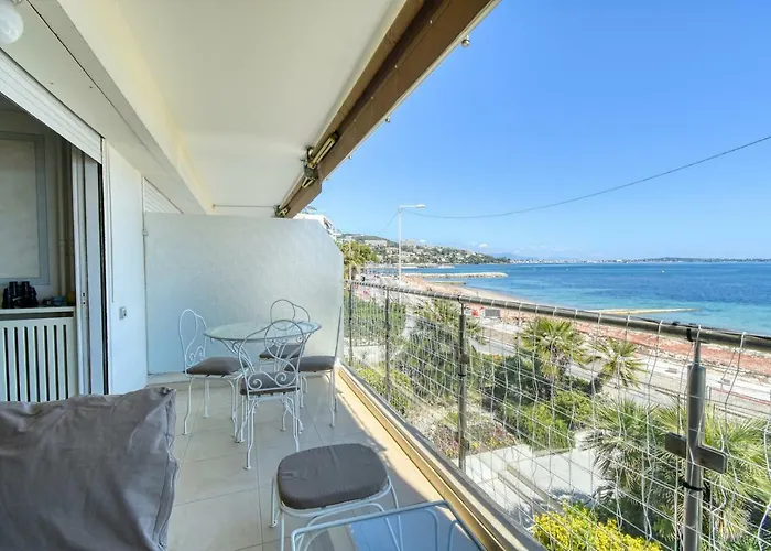 Sea View Flat, Beach Access By Guestready