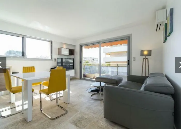 Modern Croisette & Palm Beach