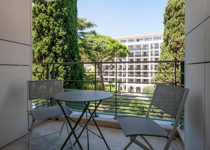 Carlton Riviera