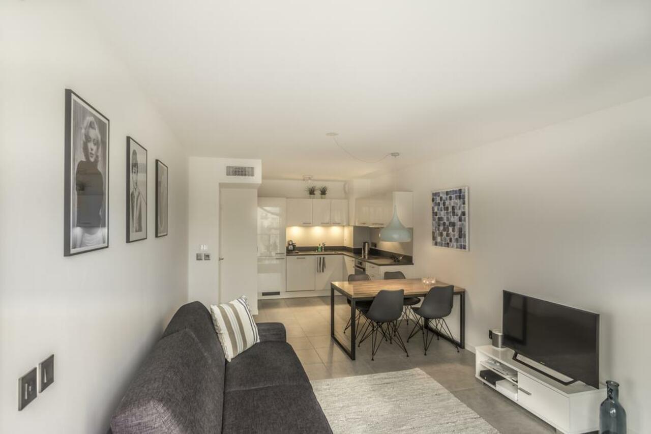 Prestige: Modern Near Croisette Apartment