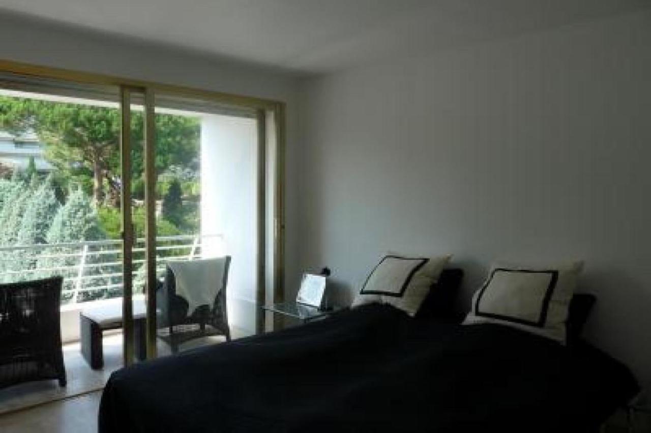 Apartment Two Bed In A Gated With Gardens In With Sea Views 865 Cannes