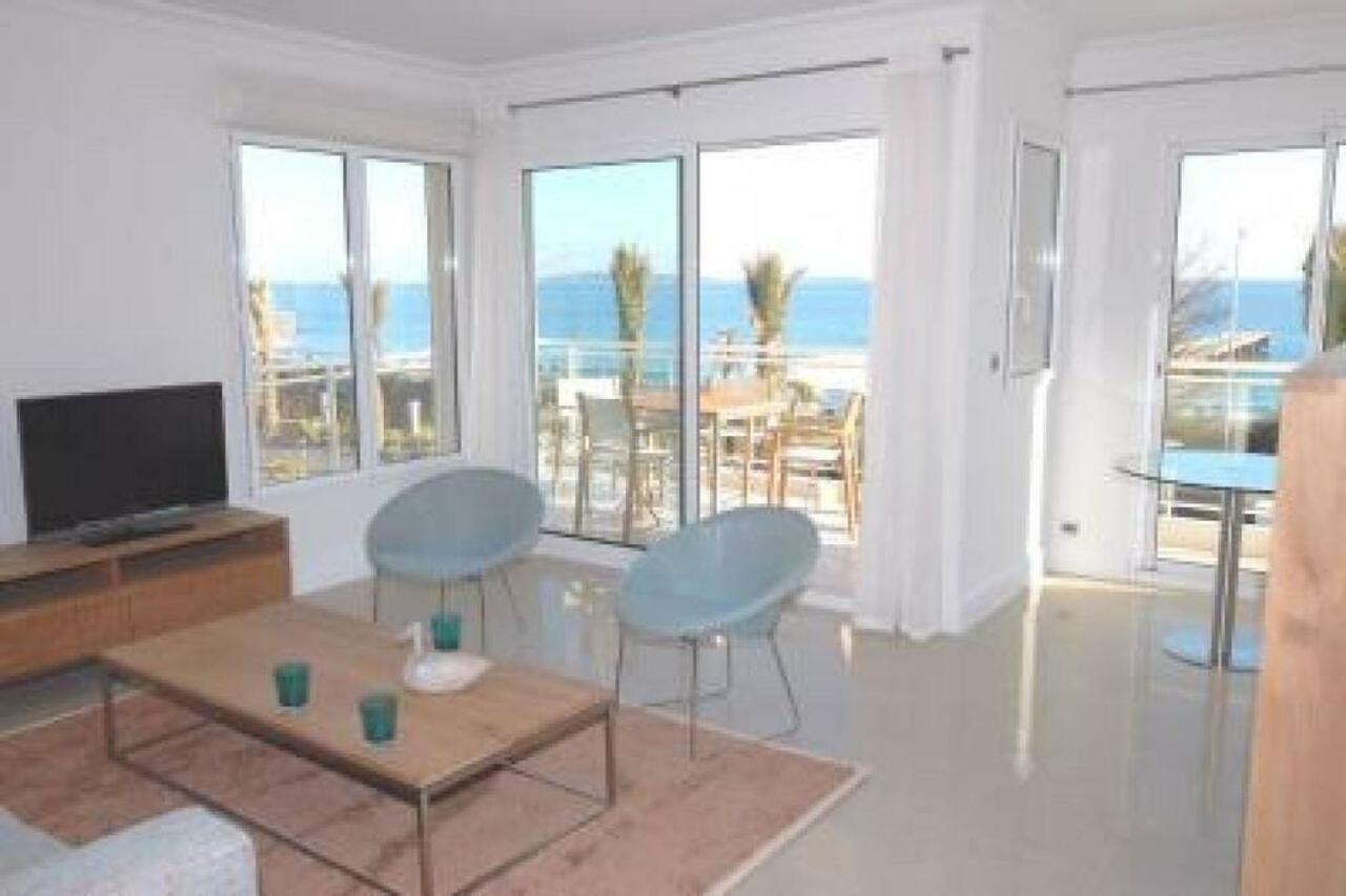 Seafront Haven: Modern 2-bed With Pool * Cannes
