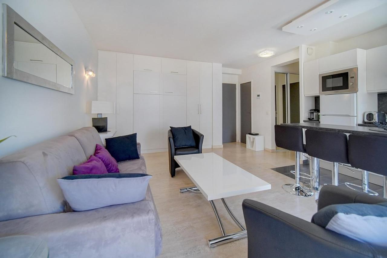Immogroom - 5 Min From - Terrace - Ac - Parking Apartment