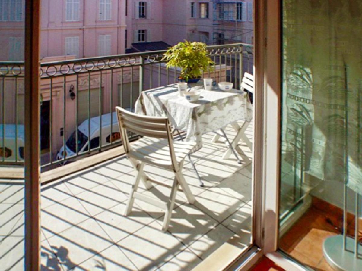 D'une A A 300 M De La Avec Vue Sur La Balcon Et Wifi
