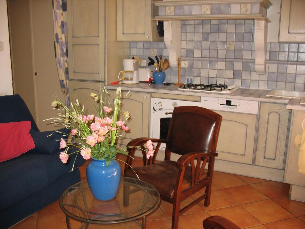 De Charme Wi-fi ,clim, Garage Jardin Prives, Piscine Environnement Arbore Apartment *