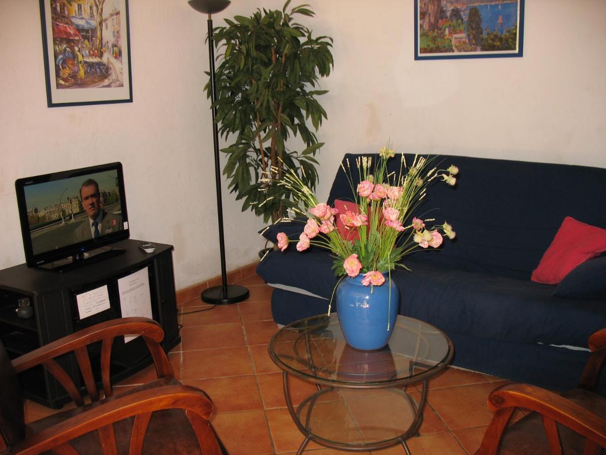 De Charme Wi-fi ,clim, Garage Jardin Prives, Piscine Environnement Arbore Apartment *
