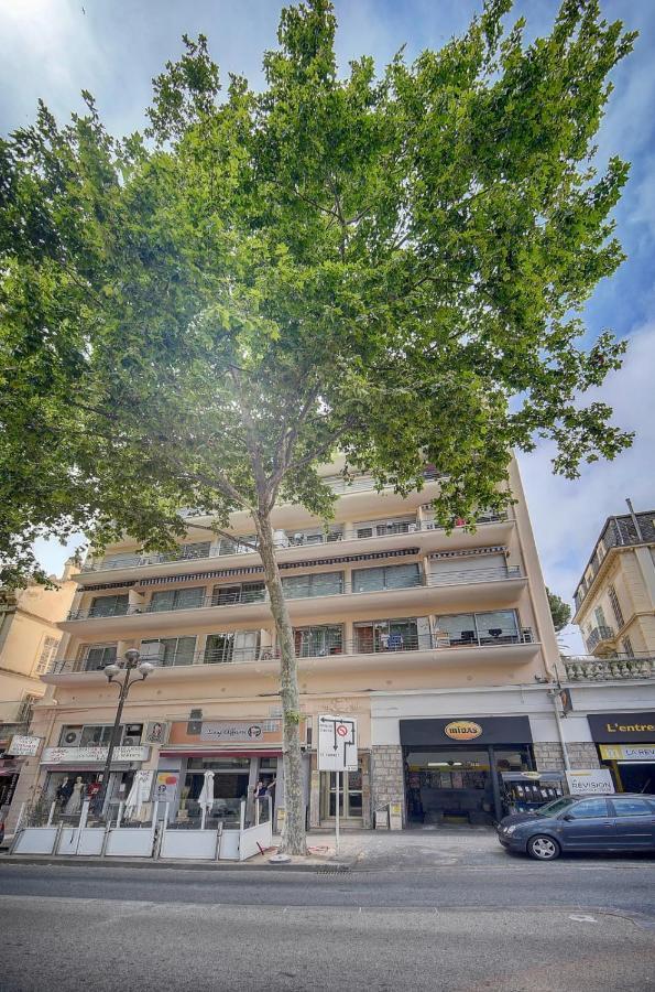 Immogroom - Central - Ac - Terrace - Near Shops Apartment