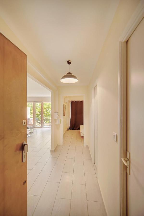 Immogroom - Central - Ac - Terrace - Near Shops Apartment *
