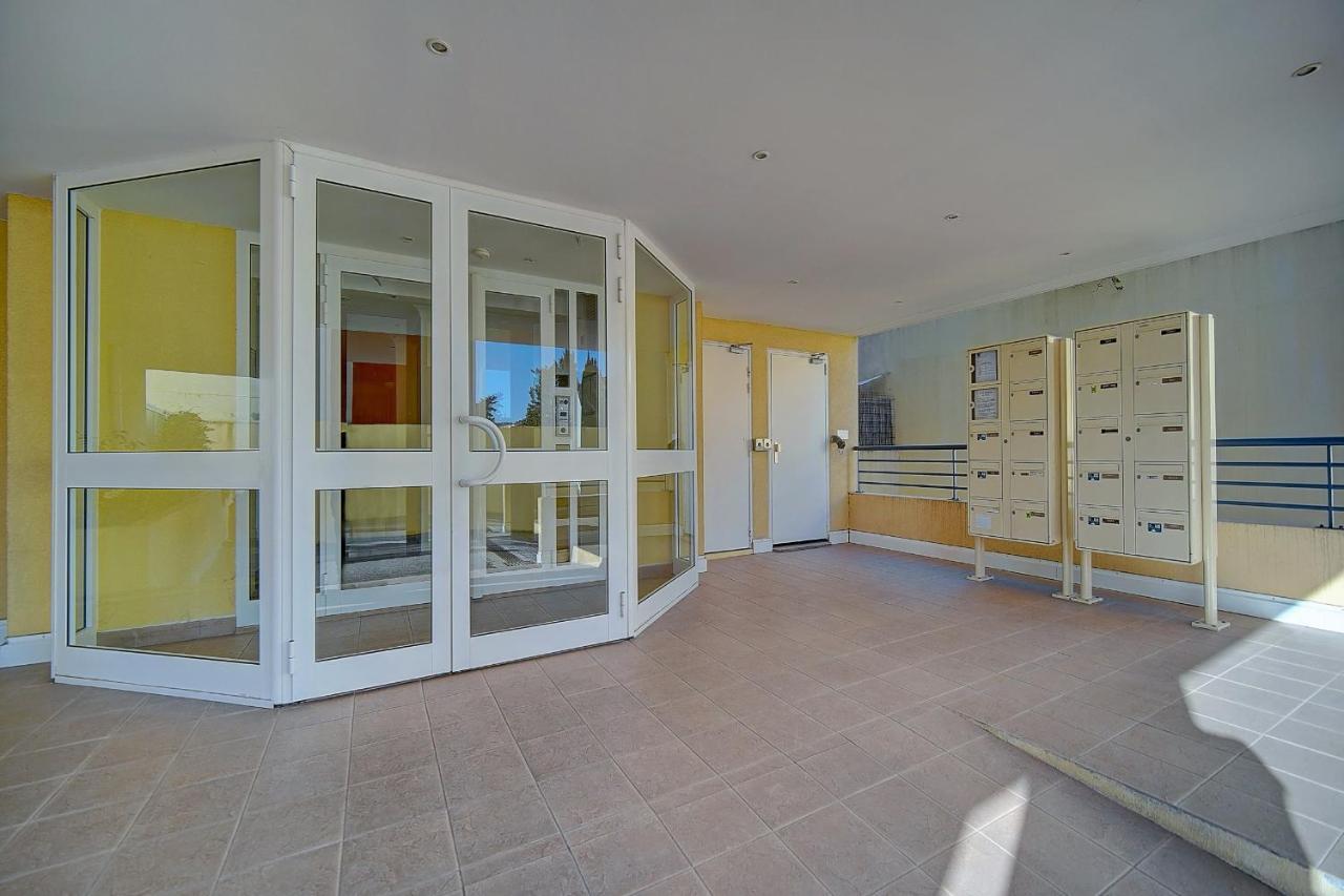 Immogroom- Renovated- Large Terrace- Ac- Shops- Parking Appartement